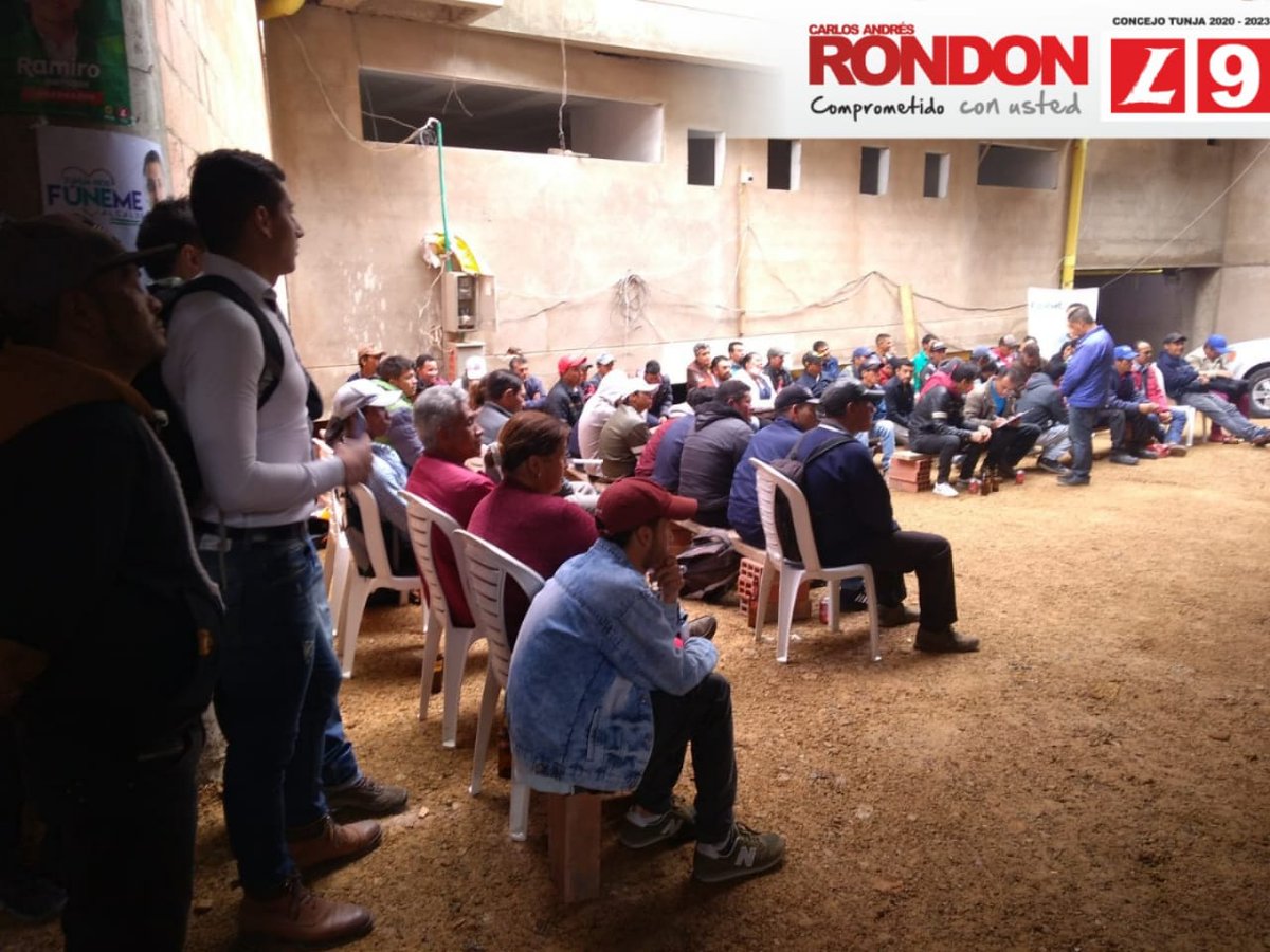 carondong's tweet photo. Continuamos compartiendo nuestra aspiración con la comunidad. El sector de la construcción se sigue vinculando a esta tarea, entendiendo que no puede haber una labor de servicio si no se atiende a la ciudadanía. 

#ComprometidoConUsted #ConcejoL9 #FunemeAlcalde https://t.co/Su8Nn2UIs4