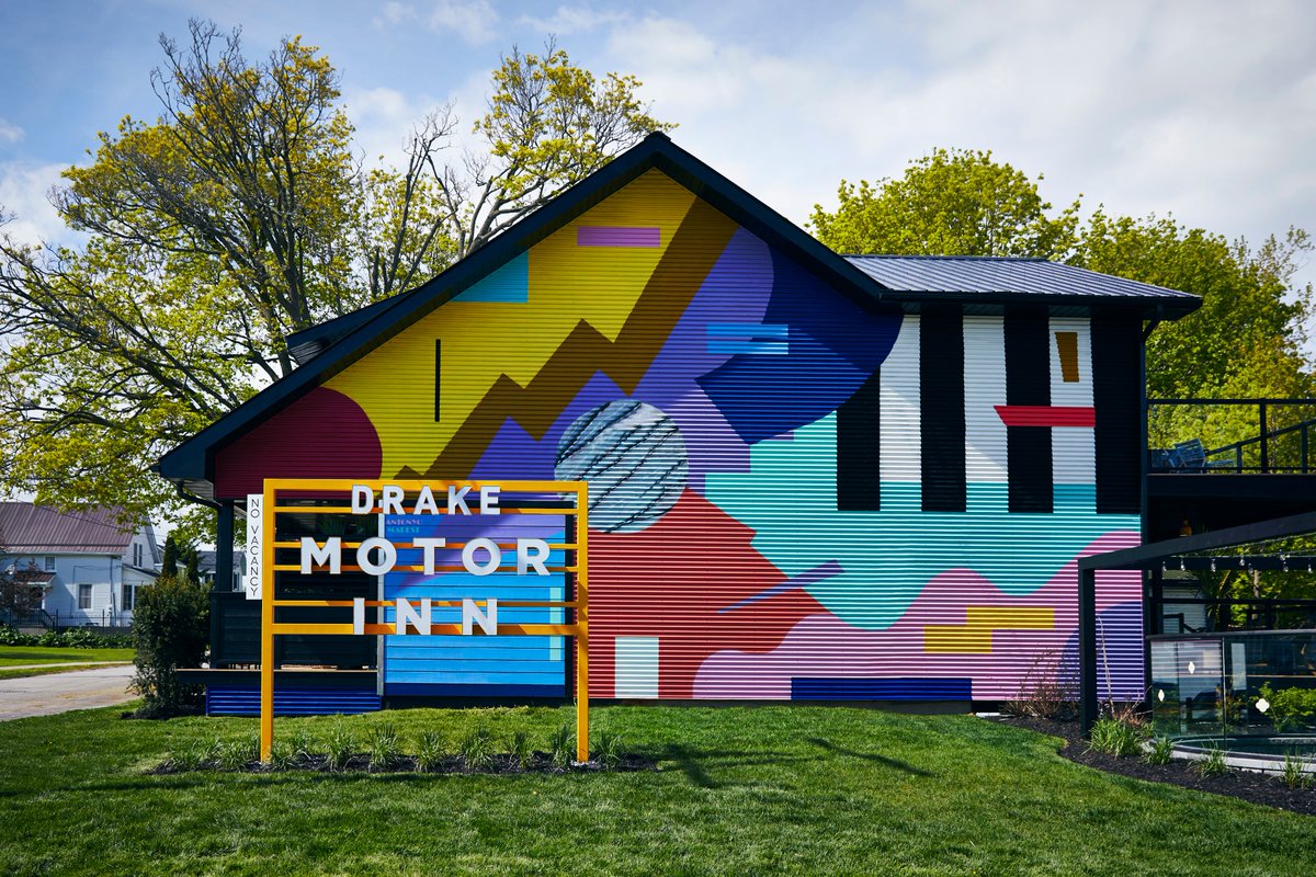 thedrakehotel's tweet photo. Looking to take the team on a fall retreat? @BizBash named #DrakeMotorInn in their list of top 10 new venues for fall #meetings and #events >>
https://t.co/7udQ789Mse https://t.co/TRSrCGMh2I
