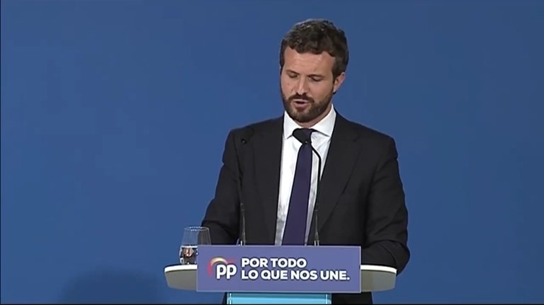 JordiSouto's tweet photo. . @pablocasado_, ara mateix: 
"Me comprometo a dotar de medios a la alta inspección educativa para acabar con el adoctrinamiento en las aulas de Catalunya".
No se n'amaguen: van a per nosaltres!
#SpainIsAFascitEstate 
#CatalunyaAntifeixista https://t.co/PzFfIBuZYU