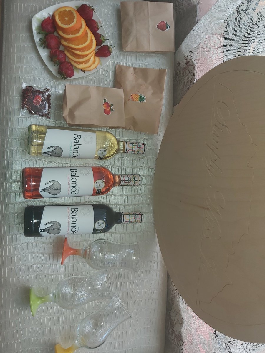 jonelljozeph's tweet photo. The two Balance ranges are available countrywide or at the Overhex Winery. The cellar door prices per bottle ranges between R52 and R68 for the Wine Maker's Selection and the Classic selection. #BalanceWines #SAVineShare #BalanceCocktails
@SAVineShare @BalanceWines https://t.co/EHwxgky3E7