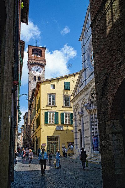 artenpedia's tweet photo. Lucca - Torre delle Ore (Tuscany, Italy) by zacke82. https://t.co/KtbbNgNYF1