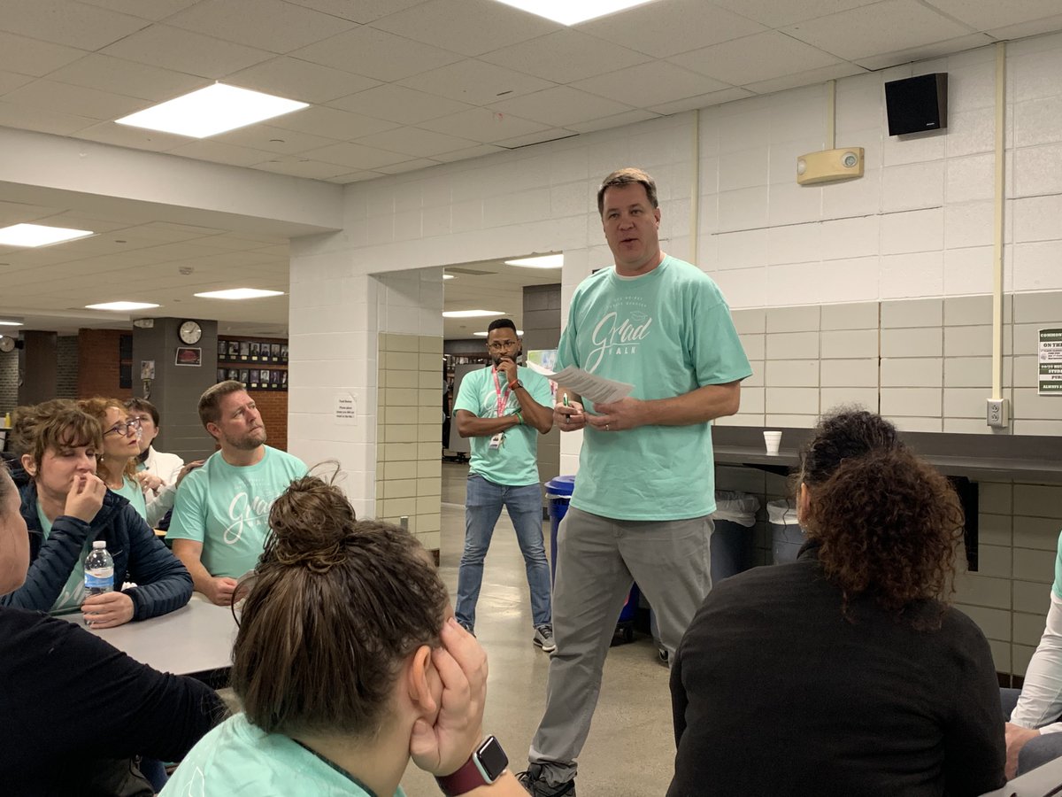 FHLBDM's tweet photo. Proud to be one of hundreds of #GradWalkDSM volunteers who visited over 1,600 students in Des Moines, despite the rain, to motivate them to graduate! A special thanks to Ben Graeber, Tim Johnson and Elizabeth Buck for making this event a success at @DM_North! #LiveUnitedDSM https://t.co/9mqND4e6vH