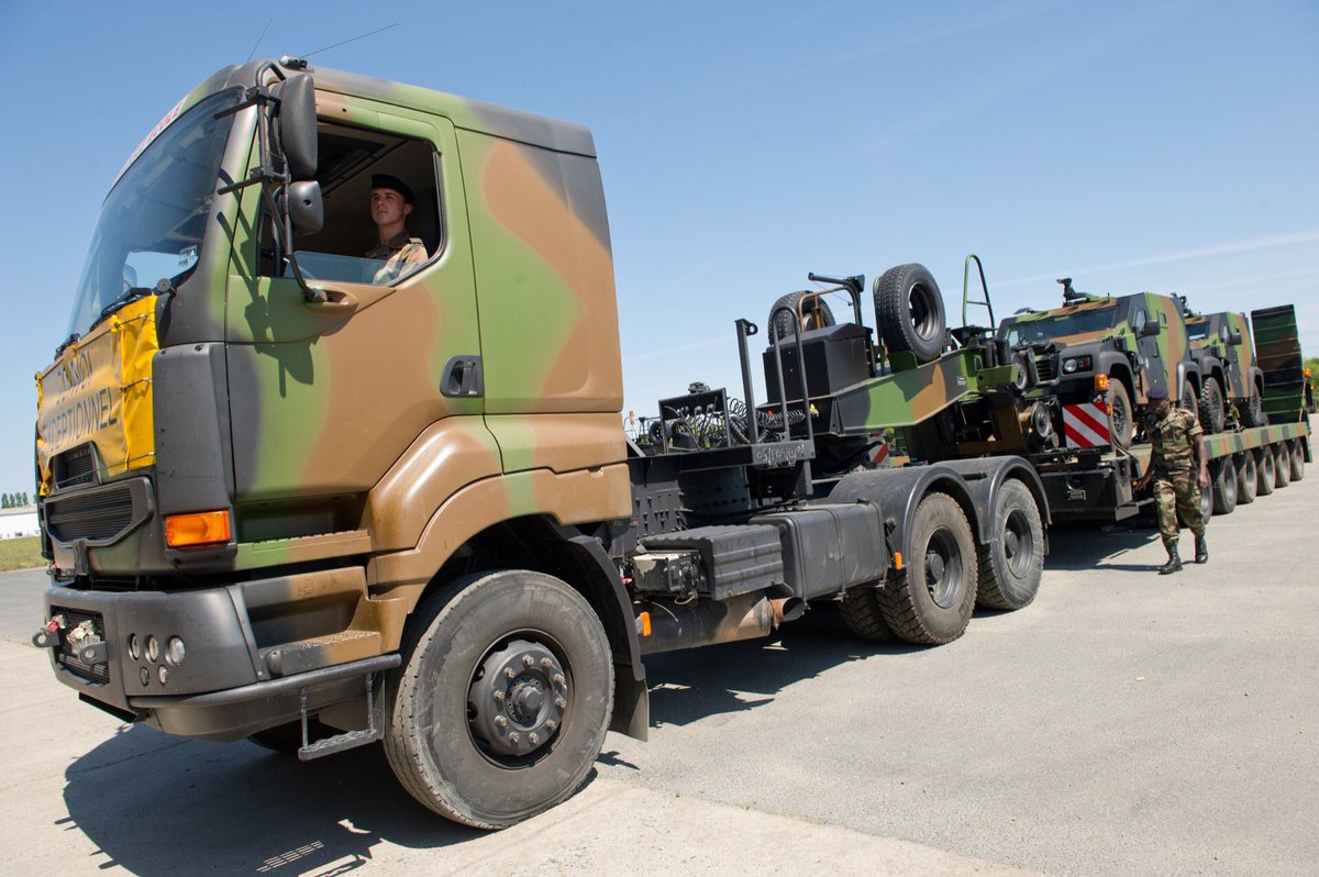 armeedeTerre's tweet photo. @CEMAT_FR @Defense_gouv #LeSaviezVous ? Le #4RMAT assure le maintien en condition #OPS des matériels terrestres en métropole & en #OPEX
En savoir ➕👉 https://t.co/LCArAeSlaW https://t.co/tqsPTKylvi