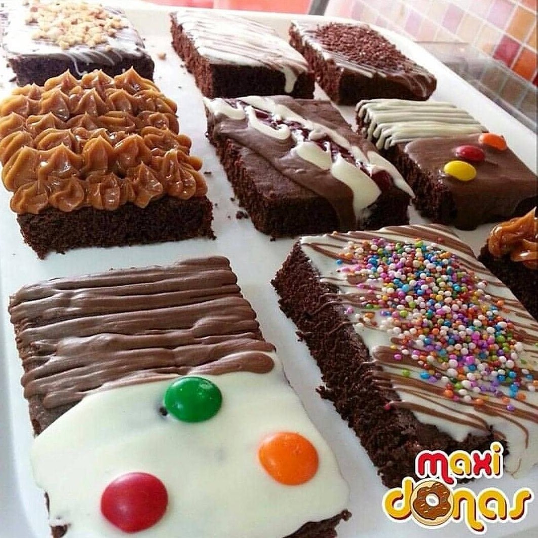 MaxiDonas_ve's tweet photo. Con un solo #MaxiBrownie como estos será suficiente para comenzar la semana con alegría y #Felicidad ¿Que estás esperando? Vente ya 🏃‍♀️🏃‍♂️ A tu #MaxiDonas más cercano 🤗♥️🍩😋😍 #NoSonDonasSonMaxidonas #Lunes #MaxiAlegria #Cholocate #HechoEnVenezuela https://t.co/ZqII250fWS