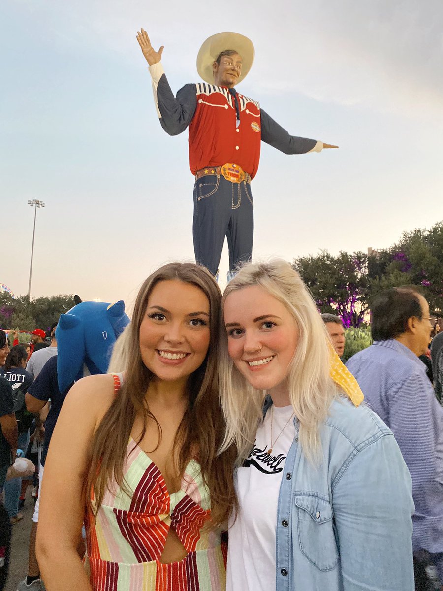 untpibetaphi's tweet photo. Sisters who fair together, stay together๐ค ๐ก
#NTXPiPhi #GoPiPhi #UNT24 https://t.co/fWjebPlojP
