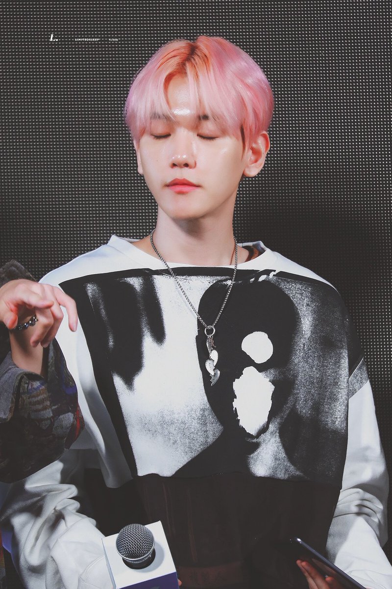 limitedsleep56's tweet photo. 좋은 밤🌗

#백현 #baekhyun https://t.co/nlJyoZ2tSa