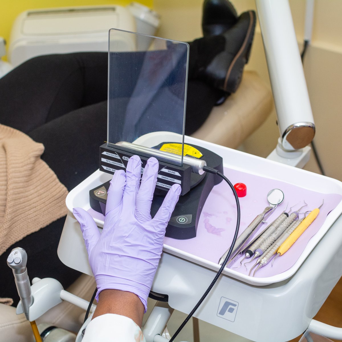AngelaA_DDS's tweet photo. You gotta hand it to us -- we provide the best in dental care! https://t.co/17AZIw9Lib