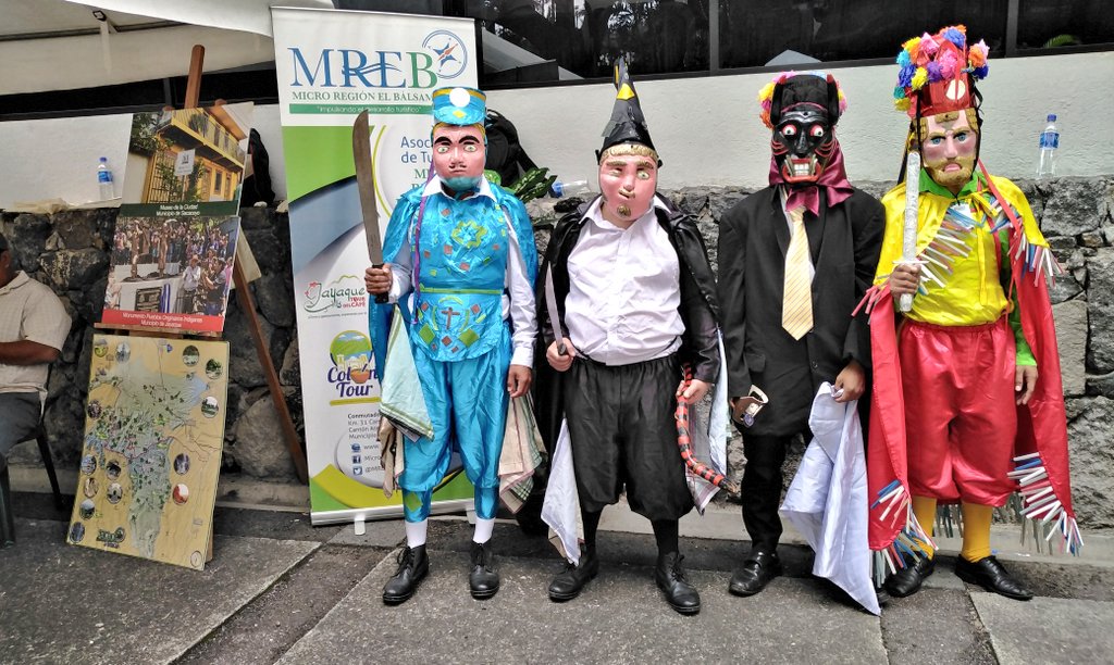 LaRedDT's tweet photo. Nuestros historiantes de la Micro Región del Bálsamo presentes en la #SemanaDT #FeriadeLogros @Emerlos @natybajana https://t.co/gfyRV4dKi8