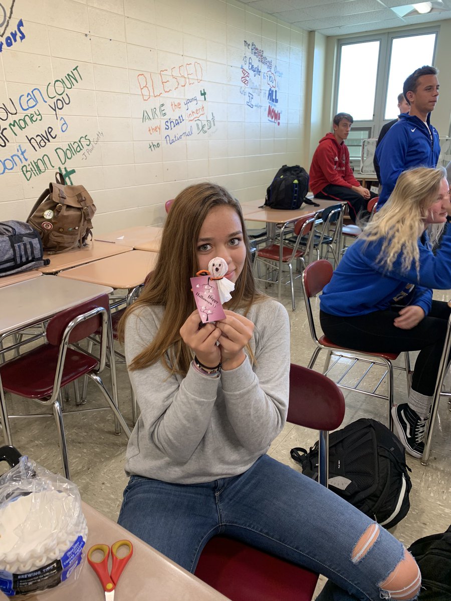 fhsteenlead's tweet photo. BOO-POPS 
🎃sold during lunch periods tuesday-friday.  
🎃$1 each
🎃send a spooky message and a lollipop to your friends :) https://t.co/ThQOTYXSRp