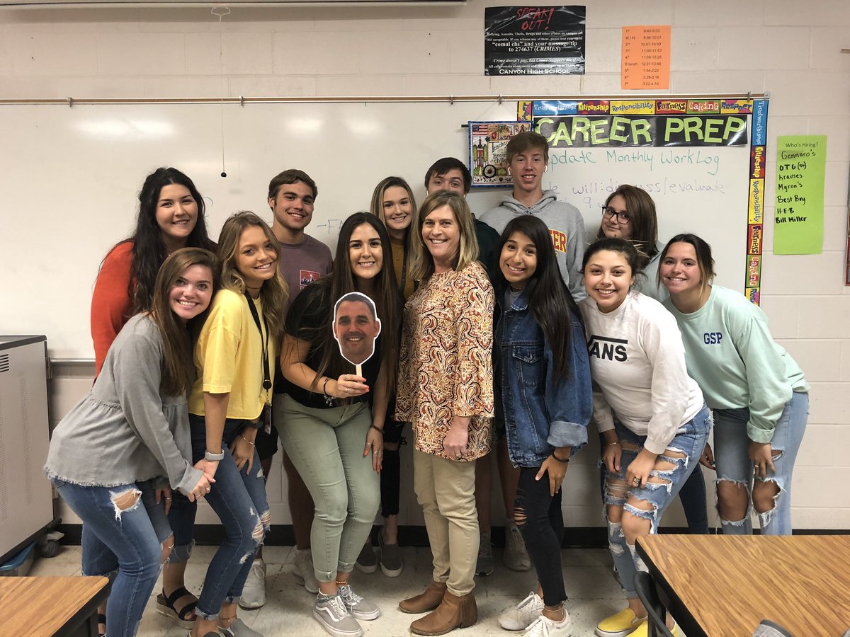 CHSBakerFCS's tweet photo. We LOVE your Principal! Happy Principals Week! @CanyonPrincipal https://t.co/qVr6giLzXR