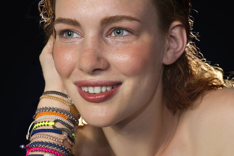 "Share your smile with the world. It's a symbol of friendship and peace."-Christie Brinkley 😀