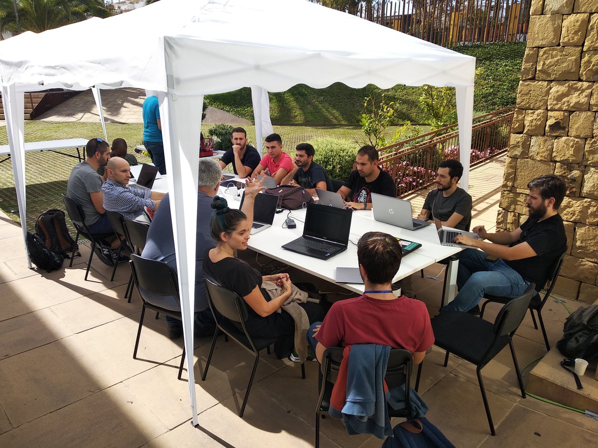 GDGMarbella's tweet photo. Our students from @iesmaralboran @iesvegademijas @iesguadalpin participated in #FlutterConf Hackathon to develop solutions to locate recycling containers ♻️

👏Thanks @InfoHidralia for your support
We are fortunate to having you as Silver Sponsor https://t.co/5NwIgSc6dr