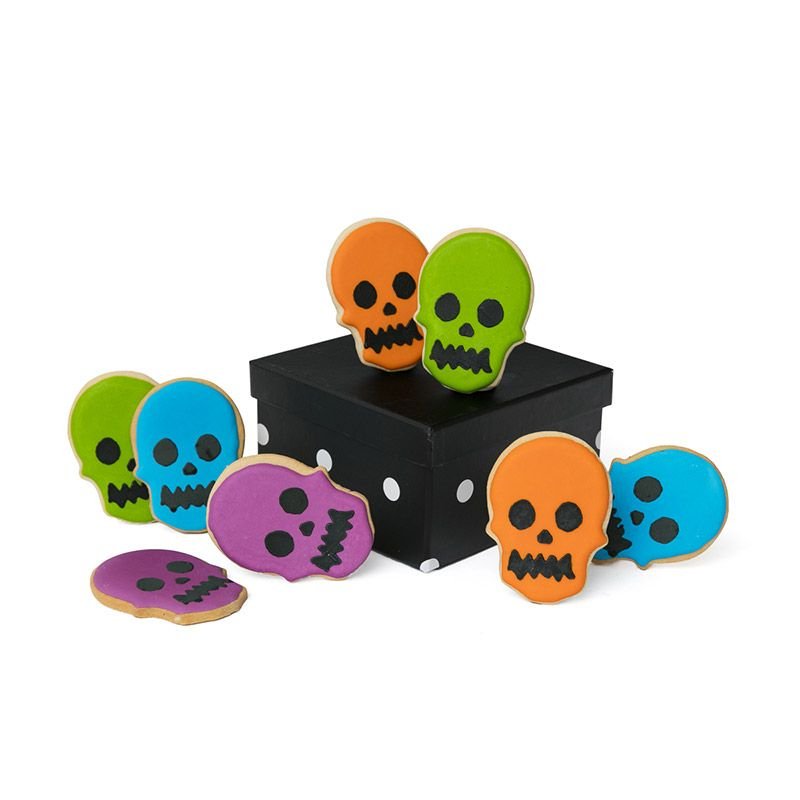 Spooky scary skeleton heads, adding a splash of color to your #Halloween dessert tray! Order a box of these ghoulish delights today to have them in time for the big day: amyscookies.com/product/skelet…