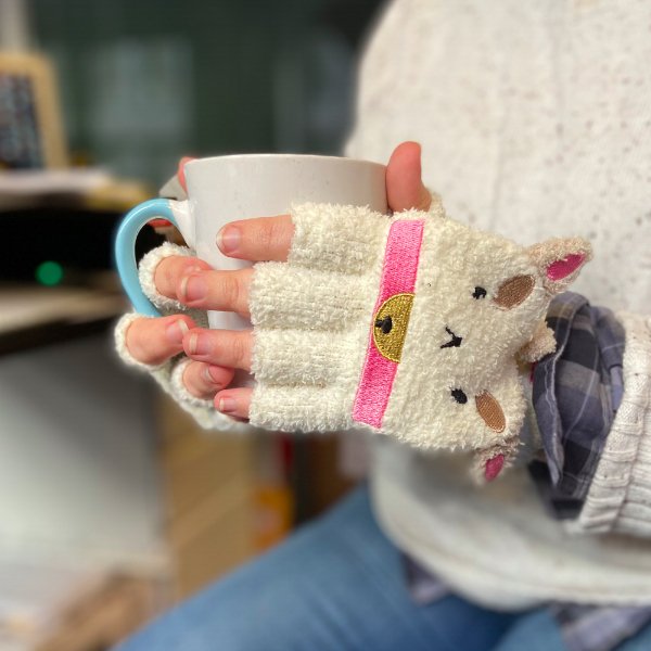 StashRiot's tweet photo. These PuppyCat mittens are perfect for keeping your hands warm and for holding a hot beverage.

Stash them now while they're on sale - 10% off with discount code BAKOW https://t.co/gnyzJn54cu

#beeandpuppycat #puppycat #cute #kawaii https://t.co/niQLd0CxiZ