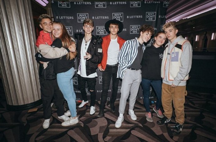 freya_russell_7's tweet photo. One of the best nights of my life.
I really hope the guys get my artwork 🤞 @whydontwemusic
Got to meet up with some of the most amazing people @hollieschleider @lucy_meganxx
@lovebugavery @JosephStyles11 @wdwyuhyuhyuhh and so many others #8letterseuropetour #8letterstourLondon https://t.co/OQpajewYAE