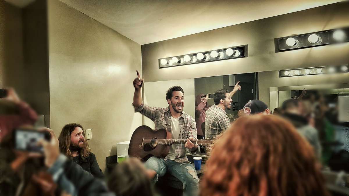 FansOfCaleDodds's tweet photo. #Wilmington, you were pretty amazing. #CaleDodds #AMPMTour https://t.co/kPmfGhRW9F