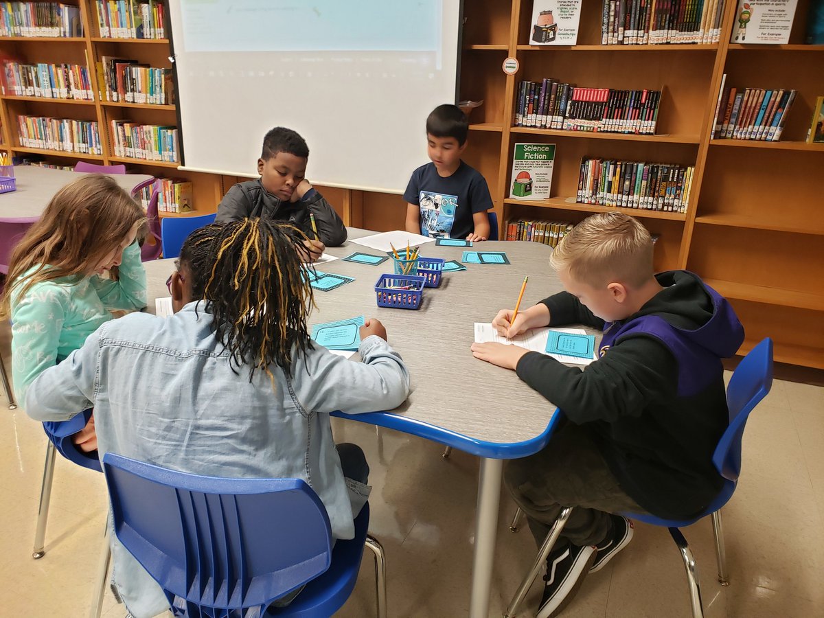 SOESlibrarylady's tweet image. Thirds in @MrsB_SOES class working in #library #rotations to learn about #citing sources &amp;amp; #plagiarism! #digitalcitizenship #futurereadylibs  #bcpslms @FortkampBre