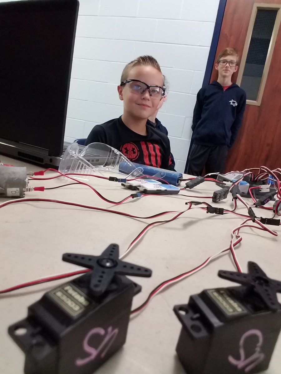 LCIS software crew says wires and programming make for a fun morning!  <a href="/BESTRobotics/">BEST Robotics, Inc</a> #Bestrobotics