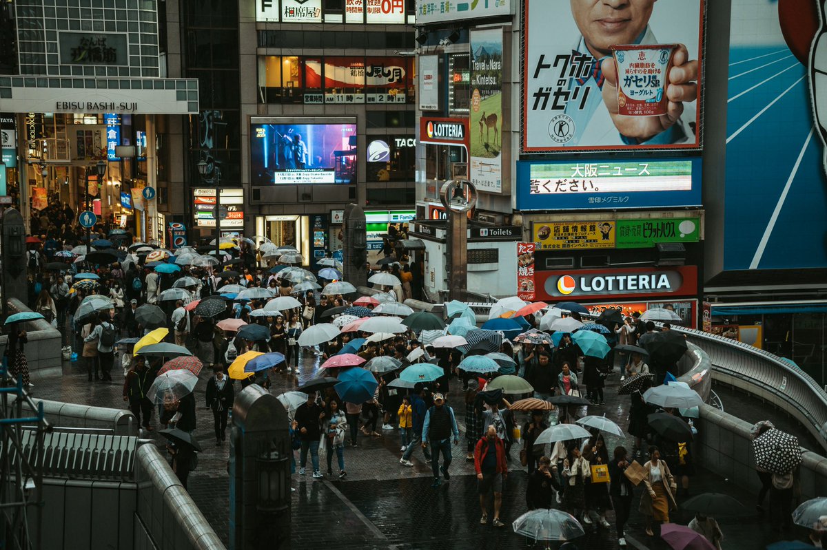 Yuu Photo Journal Press 大阪梅田の帰宅ラッシュ と 今流行りのforever 21