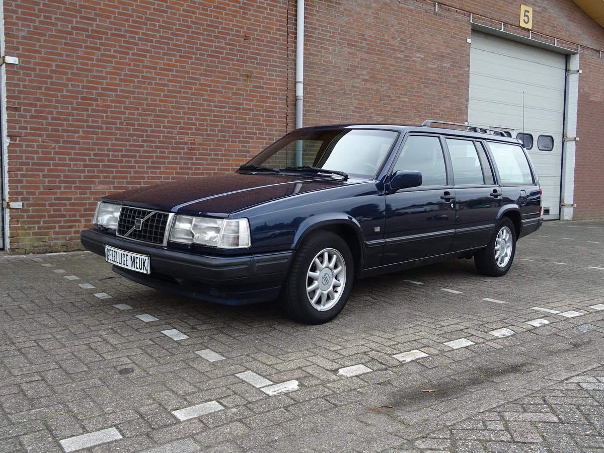 Wimsclassics's tweet photo. #prachtige #Volvo 940 te koop @GezelligeMeuk #auto #blauw #station #kwaliteit #betrouwbaar #veilig #rijden #genieten https://t.co/suare7YUpk