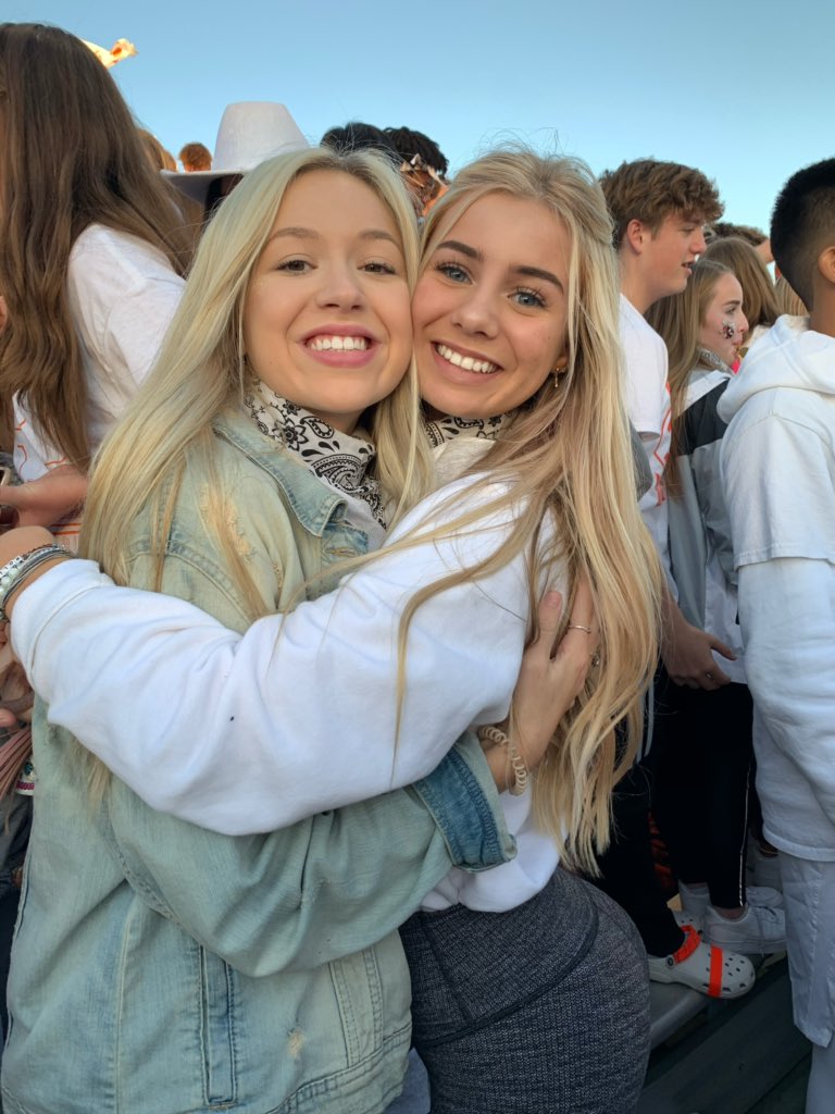 averylwheat's tweet photo. hbd to my bestie🥺🥰thx for leaving every football game @ halftime w me <33 love u @sarenitysmith https://t.co/jyuVQDDTJk