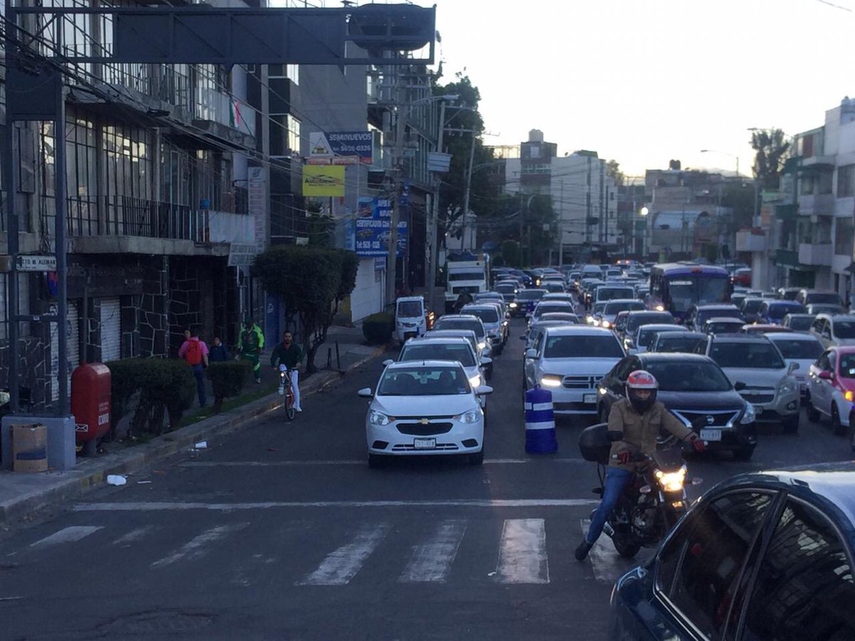 Hoy comienzan a funcionar carriles experimentales para ciclistas en el eje 2 Pte Mancera-Monterrey y Eje 3 Pte Coyoacán-Amores y Calzada de Tlalpan, nos informan que en Viaducto y Monterrey no están respetando el carril. Cuéntanos tu experiencia con el #CarrilExperimental