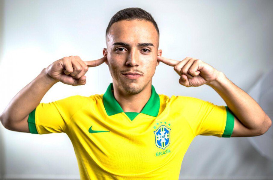 TorcidaBrasil01's tweet photo. OS CARAS DO MUNDIAL/ 🇧🇷
➡️Futebol▫️ Mundial Sub-17
➡️João Peglow - Internacional
🔸Um herói - The Flash
🔸Uma série - Riverdale
🔸Um cantor - Leozin
📸Alexandre Loureiro/CBF
#TorcidaNoMundial #MundialSub17 https://t.co/7Zh16QOaed