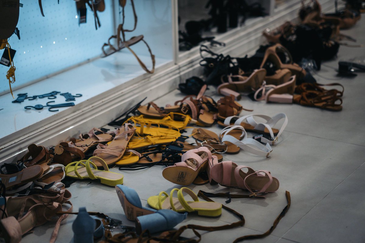 Yuu Photo Journal Press 大阪梅田の帰宅ラッシュ と 今流行りのforever 21