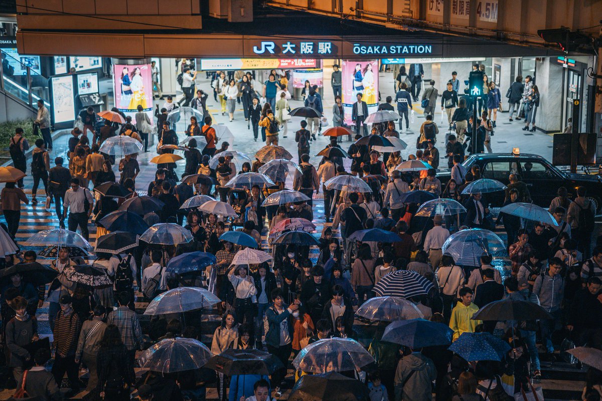 Yuu Photo Journal Press 大阪梅田の帰宅ラッシュ と 今流行りのforever 21