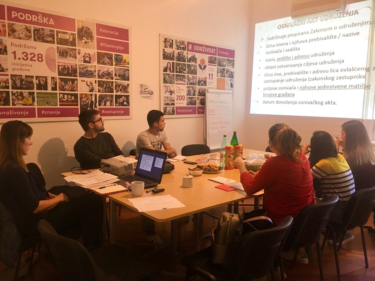 SupersteNet's tweet photo. Danas smo u @tragfondacija, gde draga Dejana iz @gradjanske neformalnim grupama koje su dobile #Centrifuga podršku drži trening za registraciju udruženja! 😊

#Superste #radenasideje #verujusebe #ResursCentar https://t.co/fViKdjmIsM