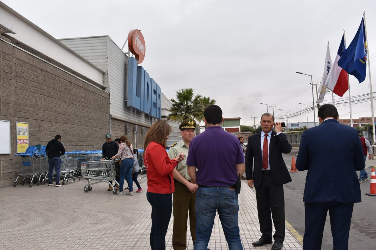 CarabArica's tweet photo. A nuestros seguidores informamos que al momento funcionan con normalidad los supermercados de Arica (Jumbo, Santa Isabel y Unimarc), respecto a Supermercado Lider, solo esta habilitado la sucursal de Diego Portales N° 2291 hasta las 18:00 horas, conforme a informacion entregada. https://t.co/m3dF6NfBEF