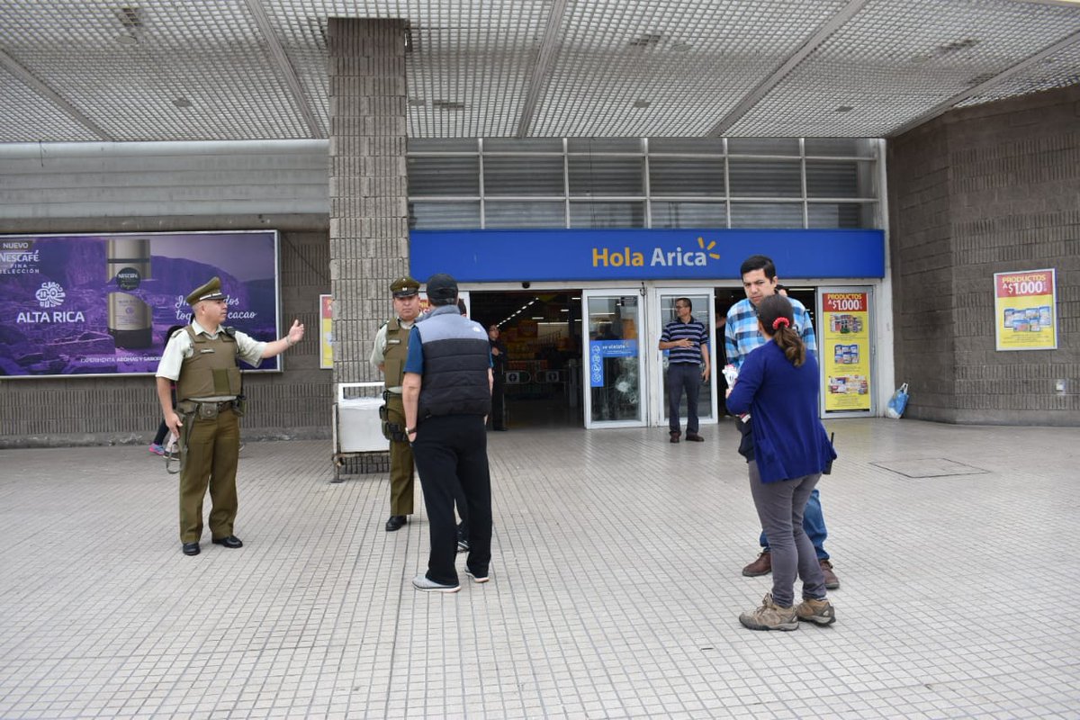 CarabArica's tweet photo. A nuestros seguidores informamos que al momento funcionan con normalidad los supermercados de Arica (Jumbo, Santa Isabel y Unimarc), respecto a Supermercado Lider, solo esta habilitado la sucursal de Diego Portales N° 2291 hasta las 18:00 horas, conforme a informacion entregada. https://t.co/m3dF6NfBEF
