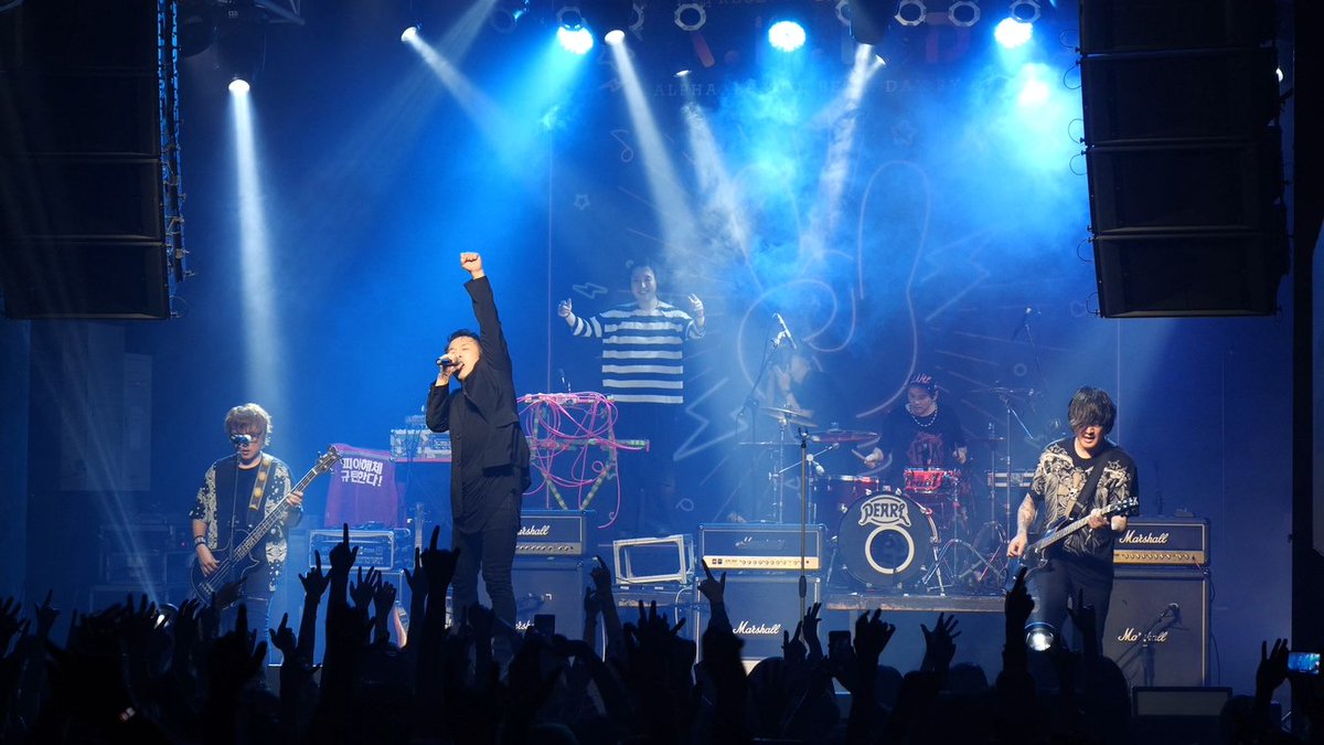 southkoreaindie's tweet photo. [2019.10.19] 피아 (pia) Full Live 4K 60fps @브이홀
https://t.co/wp5IHfwPVp
#피아 #pia #bandpia #밴드피아 #ABBD #AlphaBravoBetaDayByDay #브이홀 #vhall #하나투어브이홀 #HANATOURVHALL #밴드 #band #korearock #koreaband #krock #kmusic #koreamusic #kpop https://t.co/V2HMIyDZsp