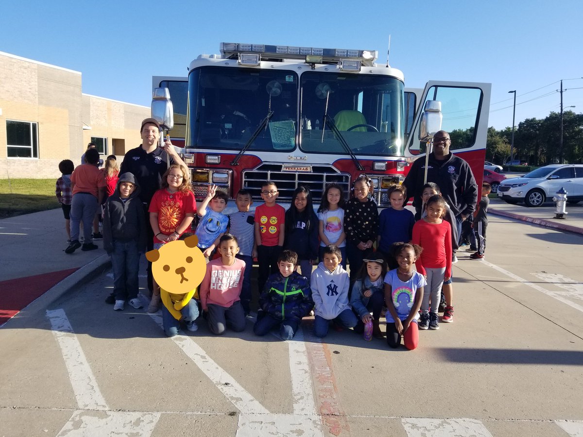 MsGrayCFB's tweet photo. Starting off Red Ribbon Week with a visit from Carrollton Fire Department! #ThompsonIsExcellence #RedRibbonWeek #Room607 https://t.co/oURqCArbq7