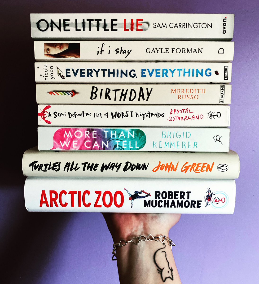 jodie_books's tweet photo. ✨📖White Book Stack📖✨

I’ve got a new post over on my Instagram lovelies! I’ve finally taken part in the #whitebookstack tag😍

https://t.co/BWKzo4KrtT https://t.co/H1Xax9PcE1