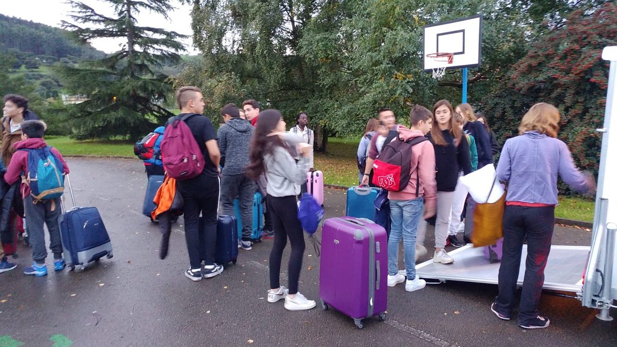 🏞Programa Educatiu CEAM ♻️
⠀
El nostre alumnat de 2n ESO ja ha arribat a #Viérnoles, #Cantabria per gaudir d'una setmana plena d'activitats amb l'objectiu de fomentar l'adquisició de coneixements,hàbits i conductes que incideixin en la cura i millora de l'entorn #mediambiental.