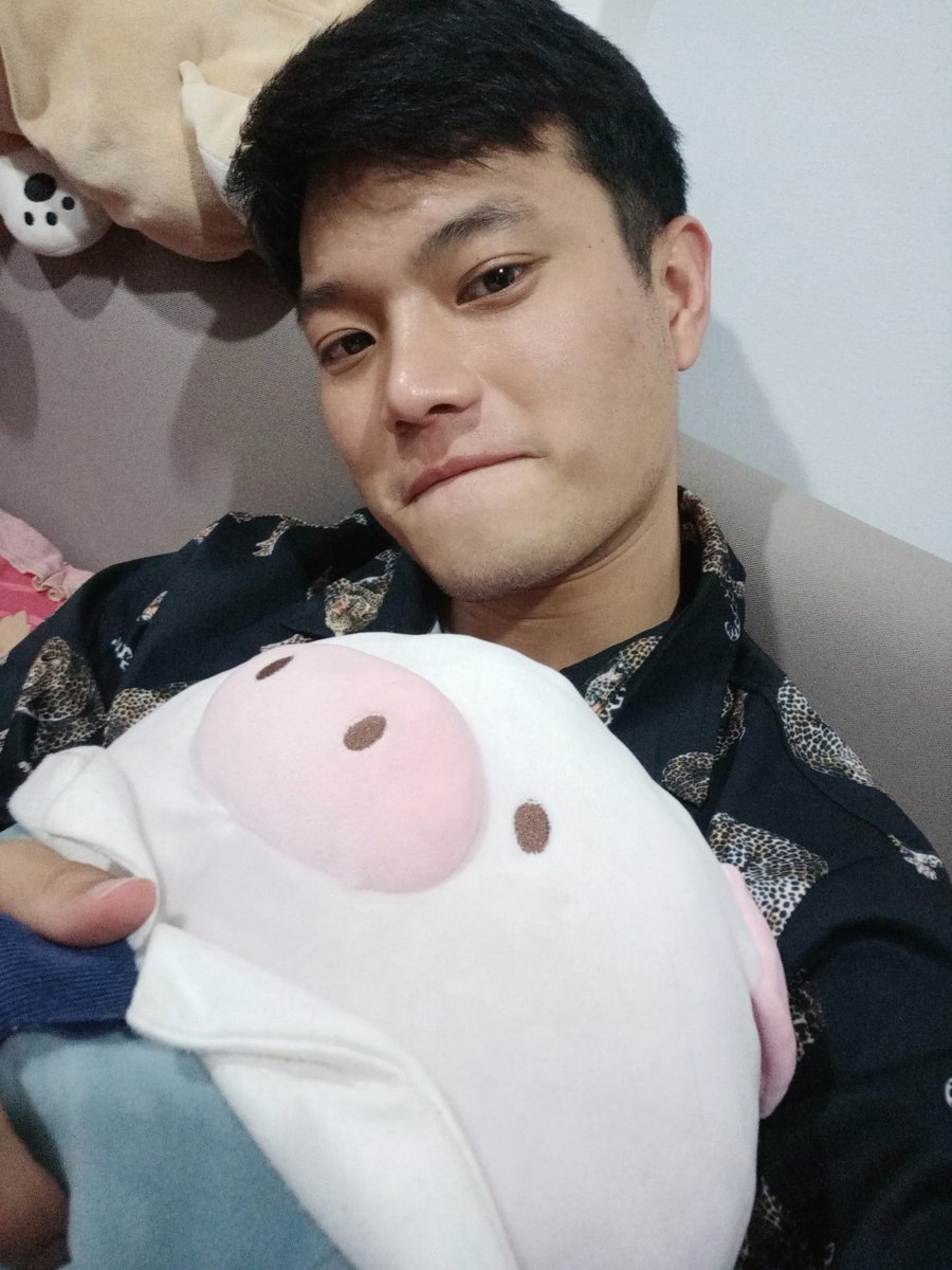 toeiongong's tweet photo. อุ่นกว่าหมูก็เอ็นหนูนะครับพี่ 555 https://t.co/j5KHmgKYhl