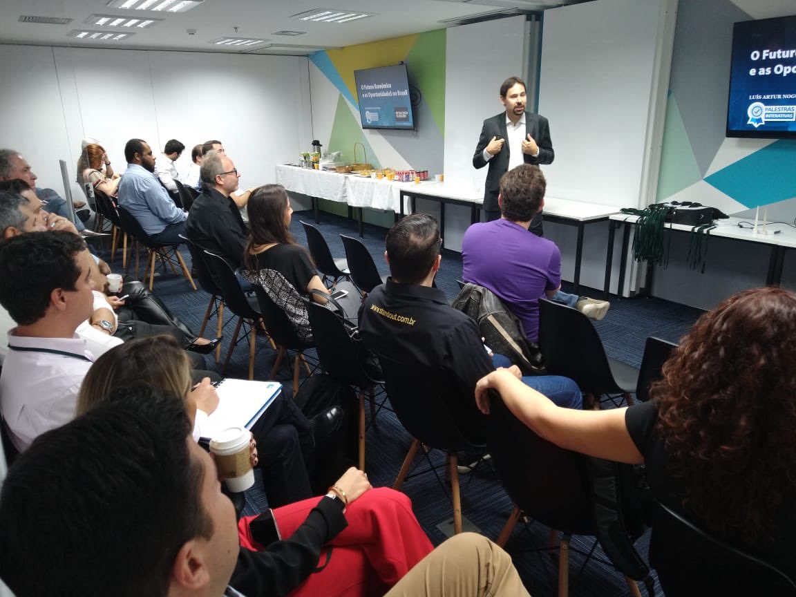 lanogueira's tweet photo. Foi fantástica a experiência de participar do #retailtechclub a convite do meu amigo @caiocmgo.
#palestrainterativa
#palestraSemEconomês https://t.co/szKepuYxH8