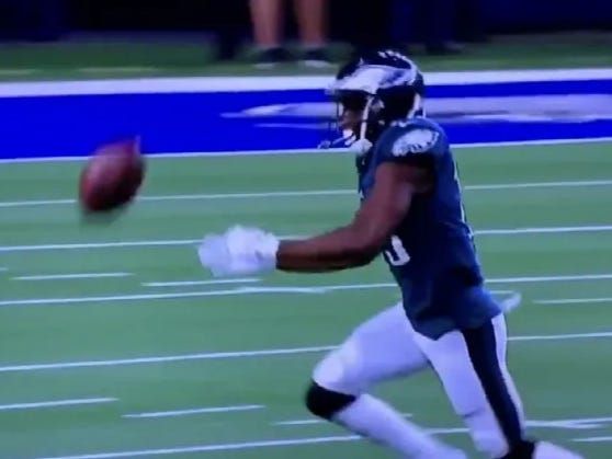 stooltrips's tweet photo. Nelson Agholor Has Now Invented A New Way To Make Sure He Doesn't Drop The Ball Anymore
https://t.co/Nt16GgPw0g https://t.co/OvDAXFNPti