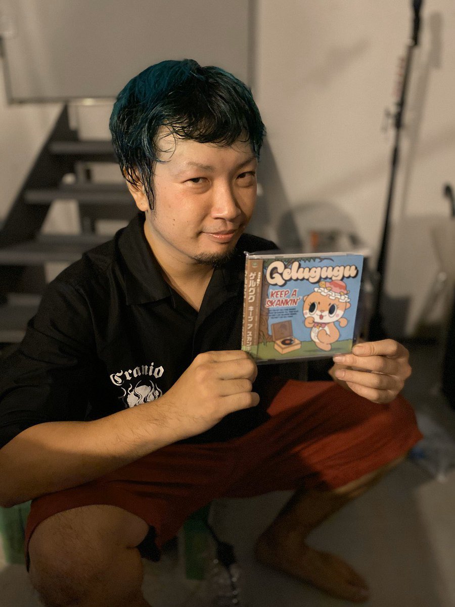 GELUGUGU_info's tweet photo. 🔥THE GELUGUGU 13th ニューアルバム「KEEP A SKANKIN'」皆さんお聴き頂けましたか?絶賛好評中です!
THE SKIPPERS ジャガー!6曲名「JAGGER'S HOTDOG ROCKIN'BLUES」に唄で参加してくれています!ジャガーの事を唄った曲なのだ!
#gelugug #ゲルググ #keepaskankin #キープアスカンキン https://t.co/nCuBhVIp0x