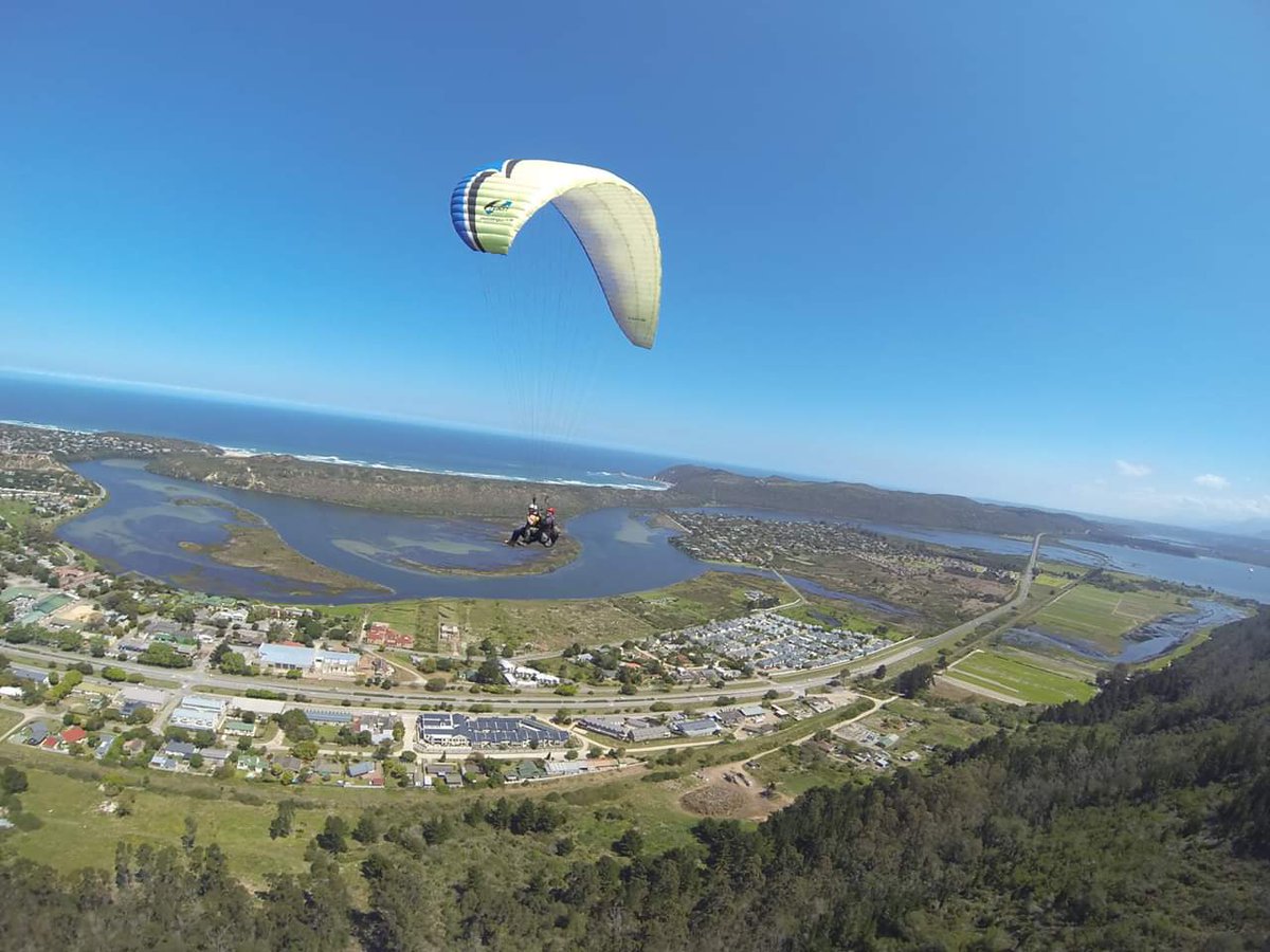 Such #AdventureTime our staff and guests had with @paraglideafrica <a href="/ShotLeft/">Sho't Left</a> <a href="/_SATRAVEL/">South Africa Travel</a> @ActivityBooking <a href="/GardenRoute_SA/">Garden Route SA</a> <a href="/SATourismNews/">SA Tourism</a>