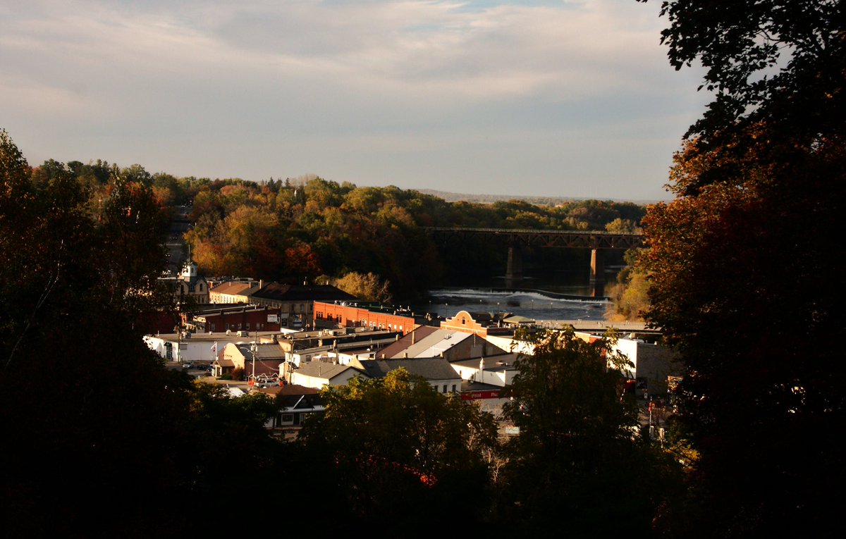 MikeWil32606343's tweet photo. And a stop in #paris on my #roadTrip on Saturday. #wanderingweekends #getoutside #getoutdoors #fallcolours #Autumn2019 #ShareYourWeather #trainbridge #River #stillwaters #waterfall #canonphotography @CanonCanada @weathernetwork #photography https://t.co/rLl8HRlA9z