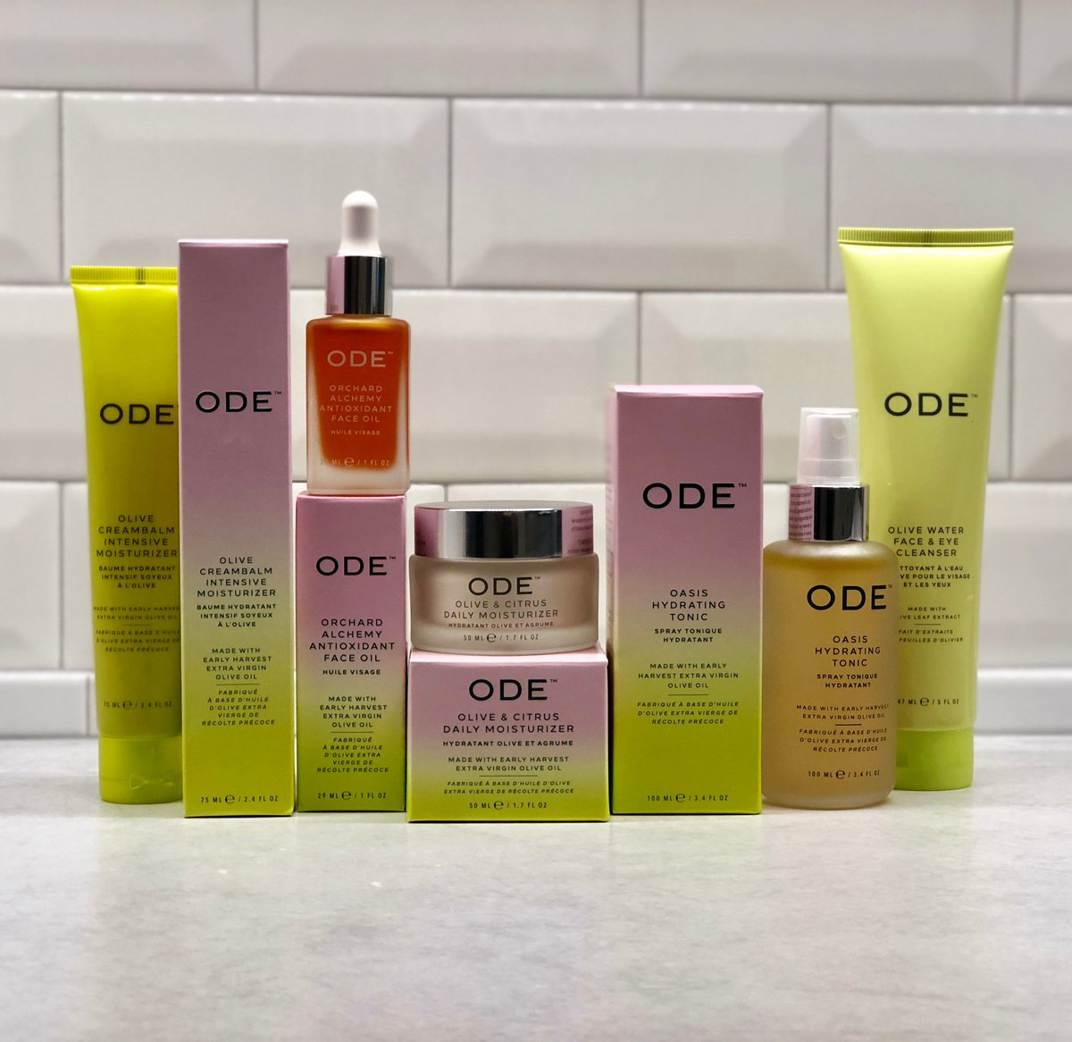 ODE_Beauty's tweet photo. Whose skin is craving some all-natural hydration? 🙋🏾‍♀️🙋🏻‍♀️🙋🏼‍♂️🙋🏽‍♂️✨
The body absorbs 60% of everything we put on our skin, so it is our goal to keep products clean and skin GLOWING. 

Check out the line here: https://t.co/6toEVqsu5L https://t.co/x2qlotkdw2