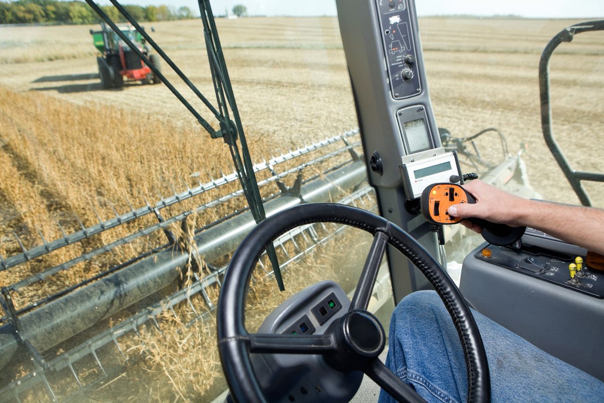 ILextension's tweet photo. Please send in your #2019 #crop data for a study on how #planting date and variety affects #yields. We are looking for data from every county in #illinois. More info ⬇️
🌽 https://t.co/tO423WRFhp
#corn #soybeans #harvest https://t.co/qAxxsJnltm