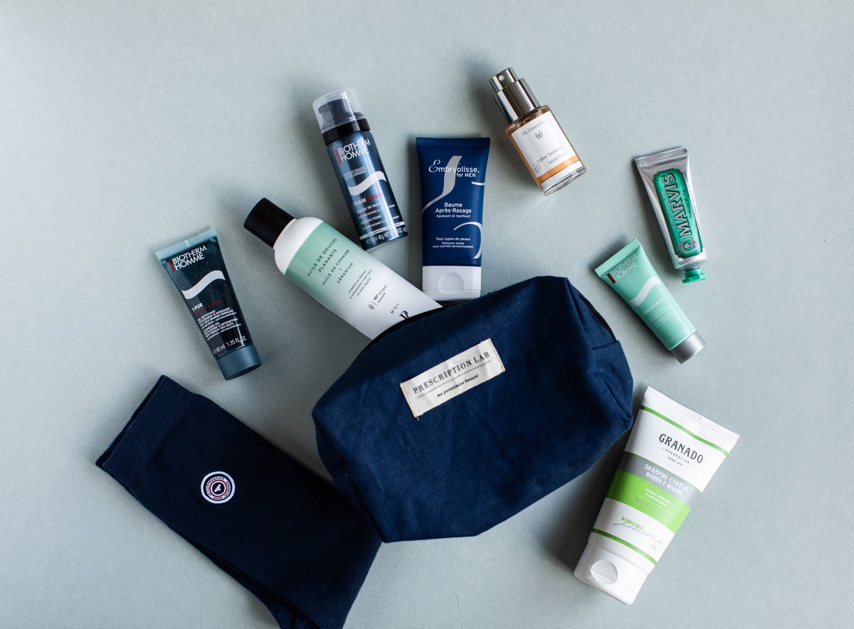 On l’a fait ! Notre toute première box beauté Homme : un kit d’essentiels beauté, glissés dans une jolie trousse bleue avec une paire de chaussettes <a href="/LeSlipFrancais/">Le Slip Français</a> ! Une édition limitée ultra généreuse (plus de 118€ de produits) vendue à seulement 45€ (39€ abonnées) !