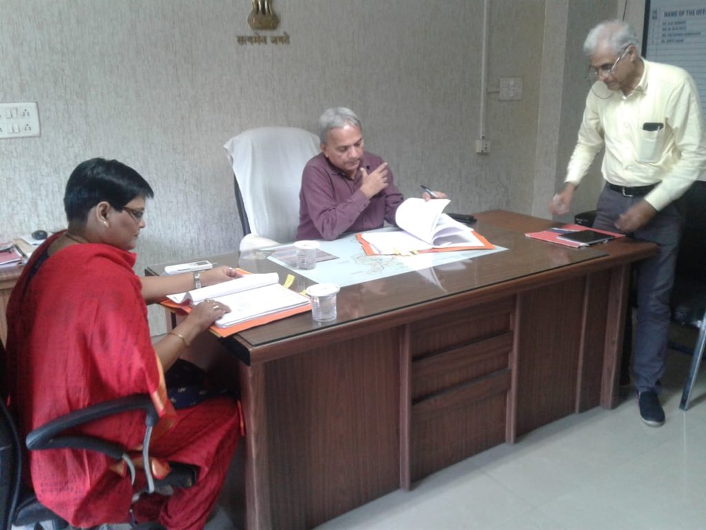 DCLRKheda's tweet photo. Hon RIC Sir’s visit at Prant Office Thasra &amp; Memo reading of revenue inspection done by team of RIC office .. https://t.co/nvGhGoMOgW