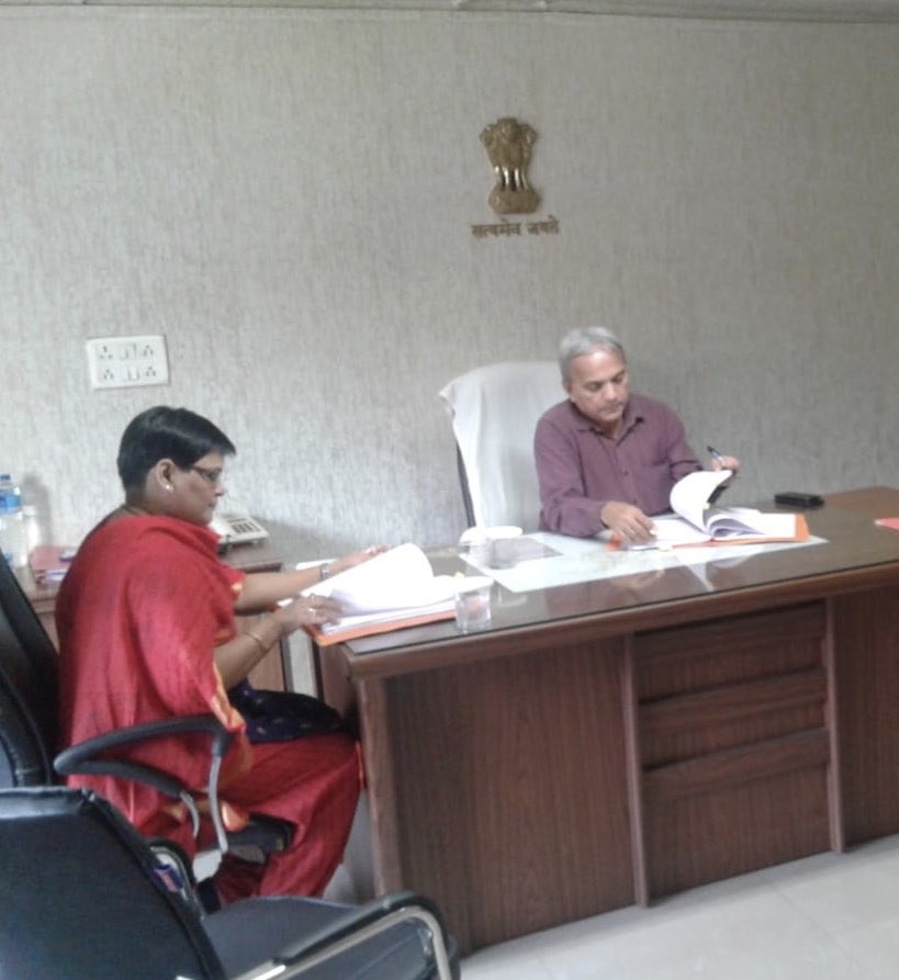 DCLRKheda's tweet photo. Hon RIC Sir’s visit at Prant Office Thasra &amp; Memo reading of revenue inspection done by team of RIC office .. https://t.co/nvGhGoMOgW