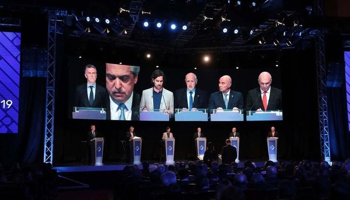 🔛📻 #QvoVadis <a href="/marcelolaragros/">Marcelo Lara Gros</a> “La verdad que para mí el debate no deja mucho, todos sabemos que piensa cada candidato, después los periodistas dicen no han hechos propuestas, no sé que propuestas se pueden hacer en dos minutos. Lo importante que se hizo”