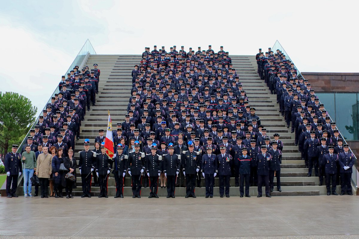 « Comptez sur mon #soutien et mon #engagement à vos côtés… » A l’occasion de sa visite, monsieur le #Préfet Alain #THIRION, directeur général de la <a href="/SecCivileFrance/">Sécurité Civile</a> a insisté, lors de la cérémonie des couleurs, sur la confiance et l’estime qu’il porte à l’ENSOSP.