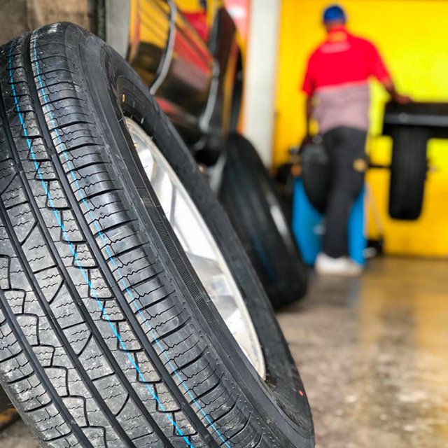 Solauto_'s tweet photo. Feliz inicio de semana de la mano del Team Solauto!!!!
.
Si estás buscando  las mejores gomas, no dudes en visitarnos en cualquiera de nuestra sucursales. Visítanos y conoce la variedad de servicios que tenemos para ti.

#rpdominicana #instagood #sevicios #seguridad https://t.co/V3TVxVrrJt